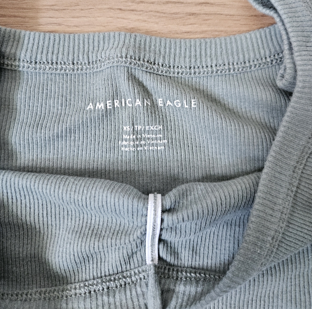 American Eagle Off-Shoulder Ribbed Top - Picture 3 of 4